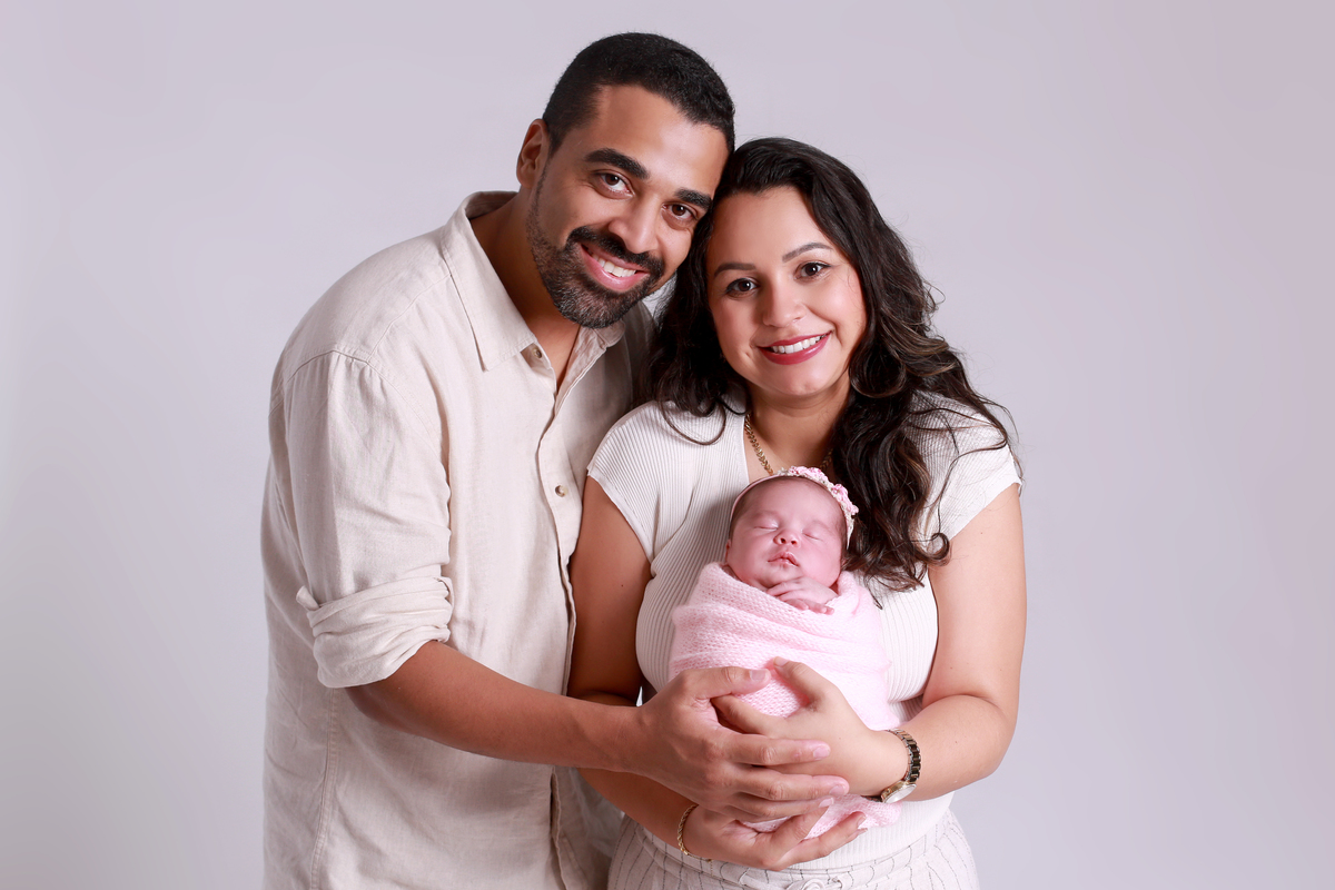 Foto de Newborn com os pais.