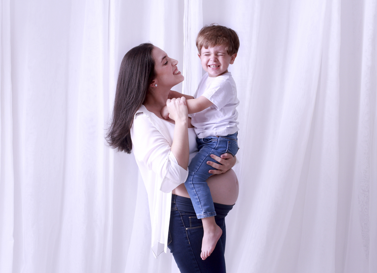 Ensaio de gestante com filhos.