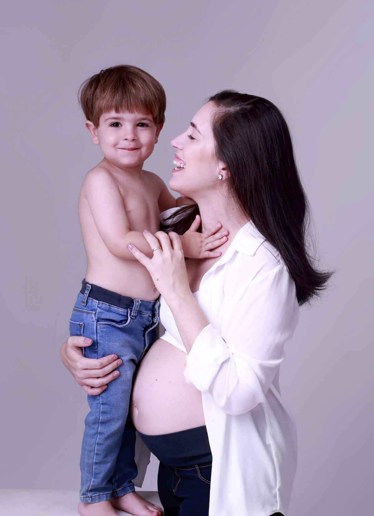 Looks de gestante moderno para ensaio.