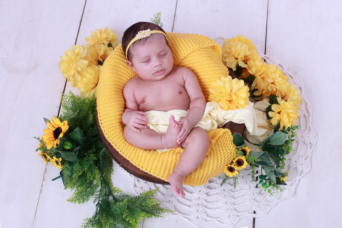 Fotos de newborn com flores