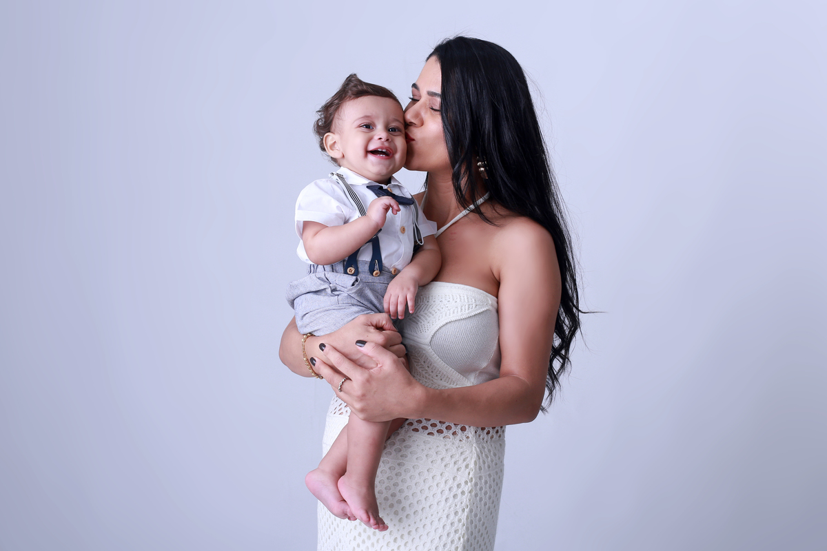 Ensaio de bebê com a mãe.