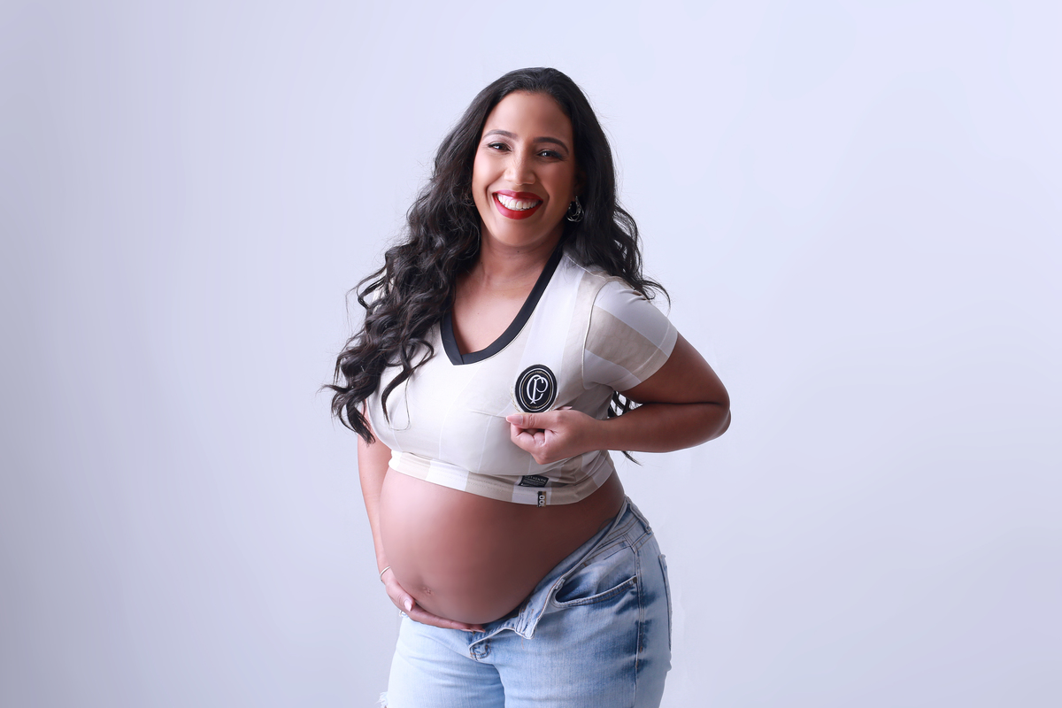 gestante-usando-asa-e-camisa-de-futebol-em-jaragua-sp