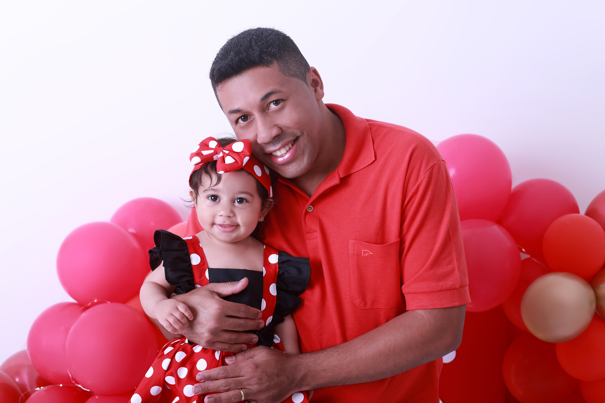 Ensaio Smash the Cake em estúdio em São Paulo – tema Minnie Mouse para comemorar 1 aninho com muita fofura.