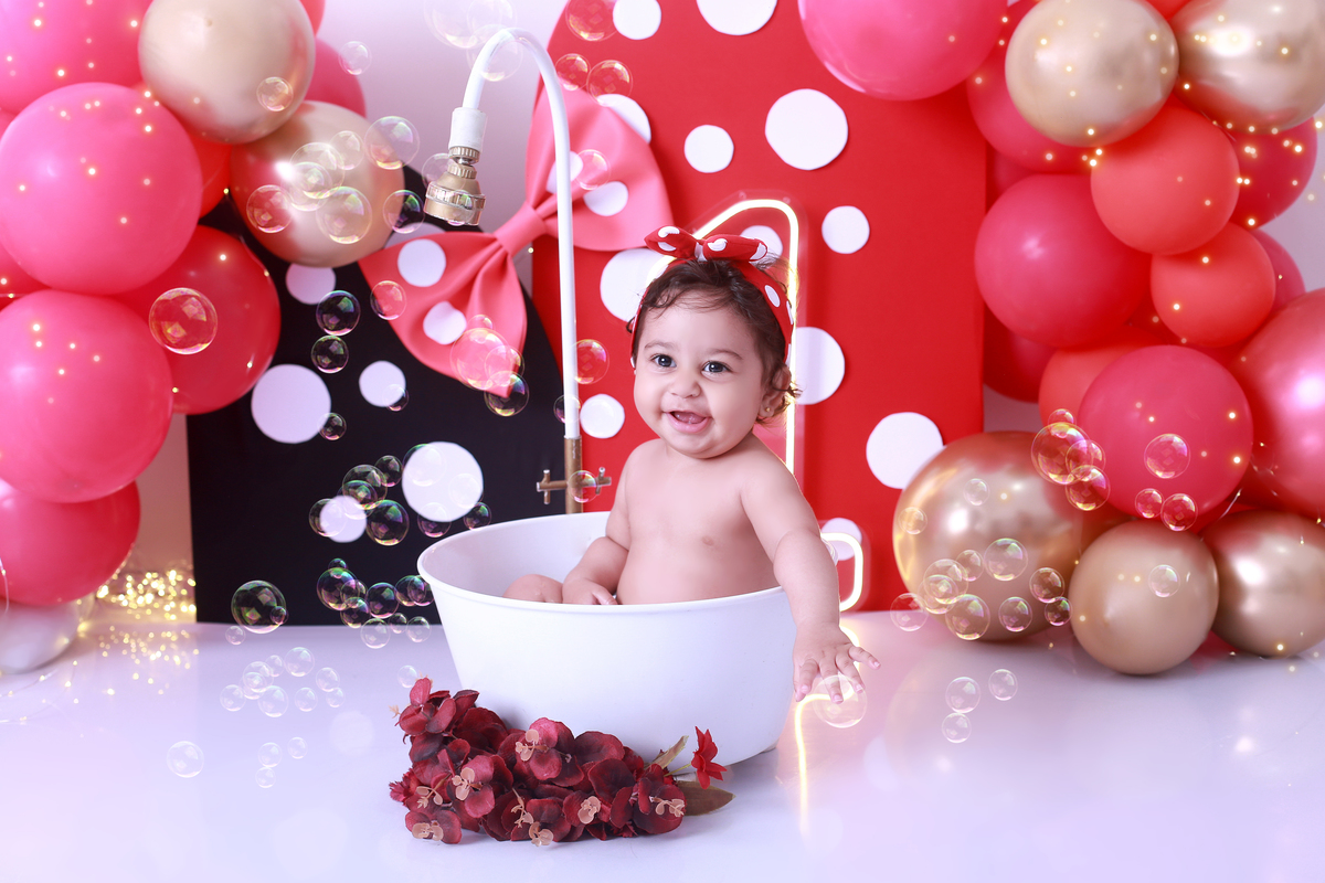 Recordação inesquecível do Smash the Cake em estúdio SP – decoração Minnie Mouse para 1 aninho.