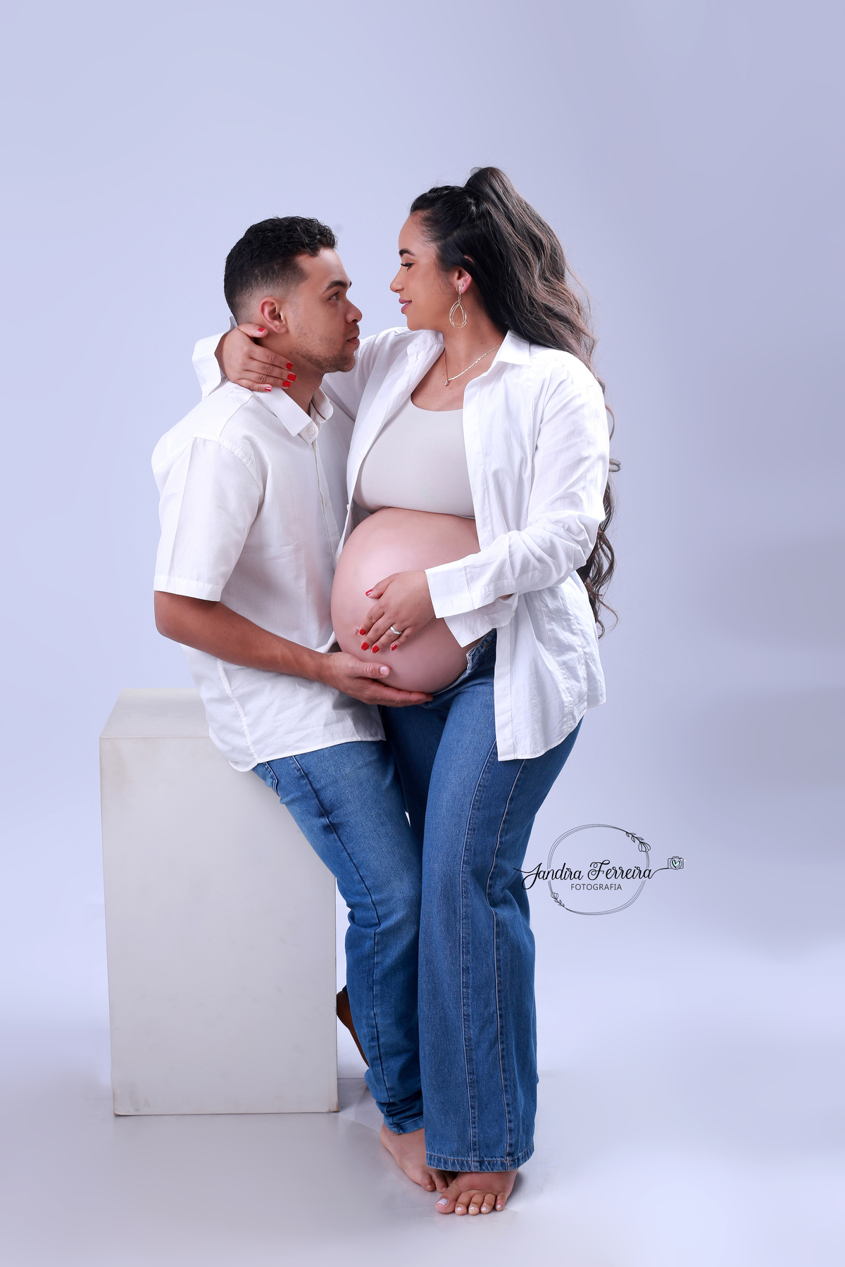 Ensaio de gestante com mais de 30 looks disponíveis no estúdio de fotografia do Jaraguá SP.