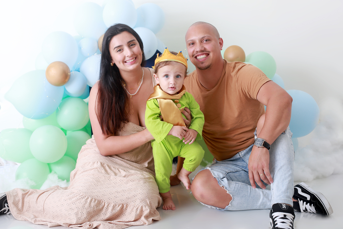 Cenário verde e dourado para o príncipe da família