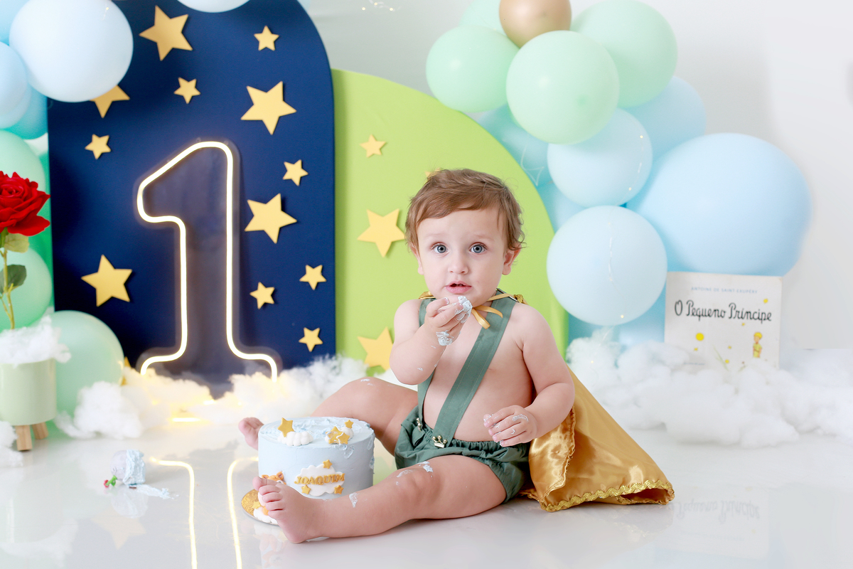 Pequeno Príncipe vivendo seu primeiro Smash the Cake