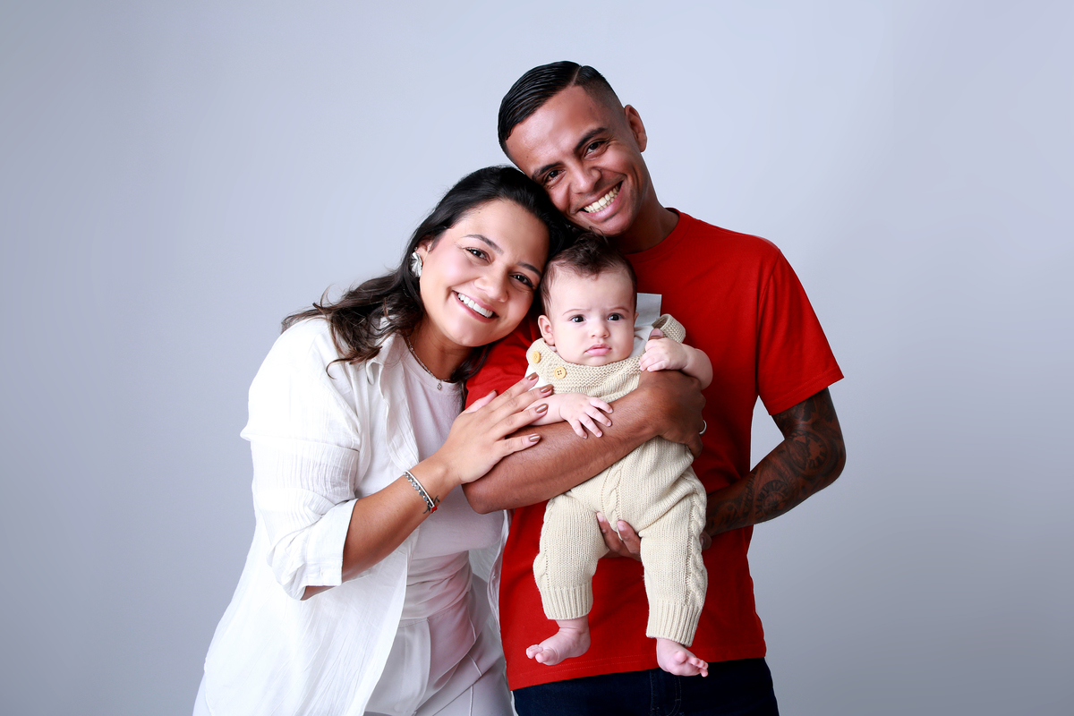 Ensaio mensal de bebe com a familia
