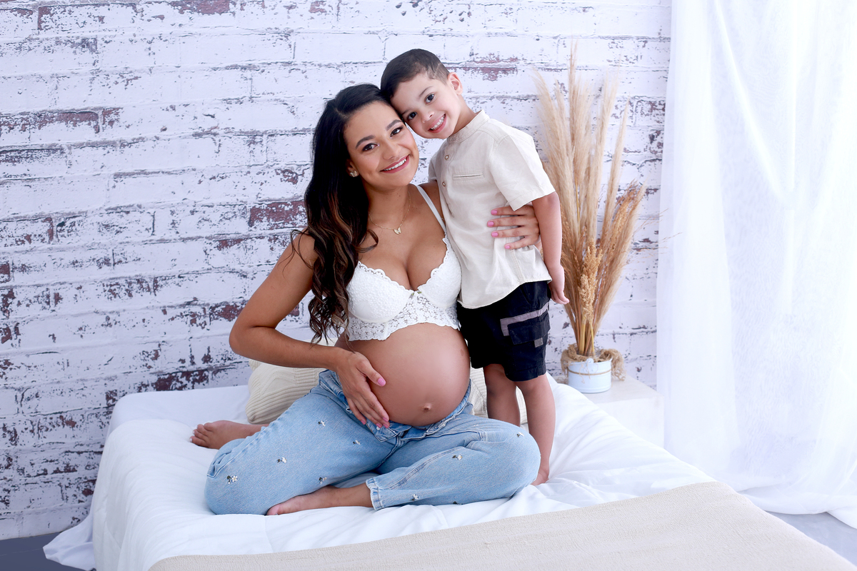 ensaio de gestante na cama