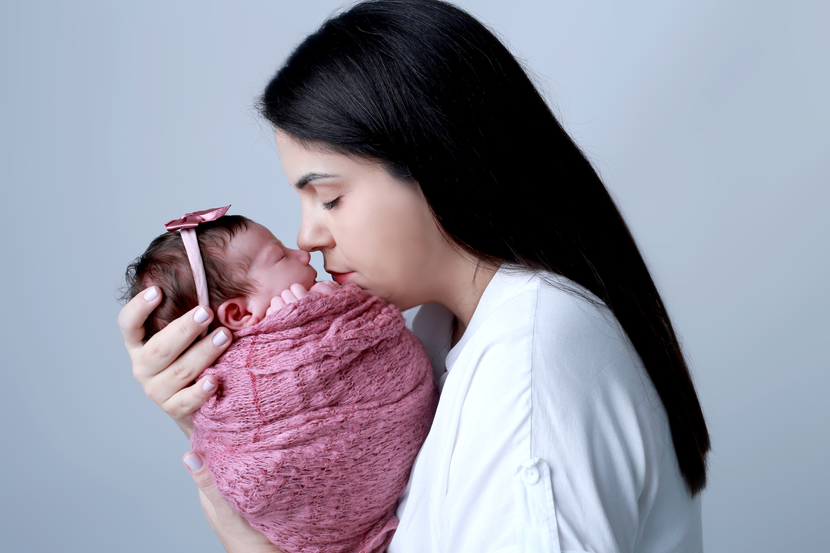 ensaio de newborn com a mãe