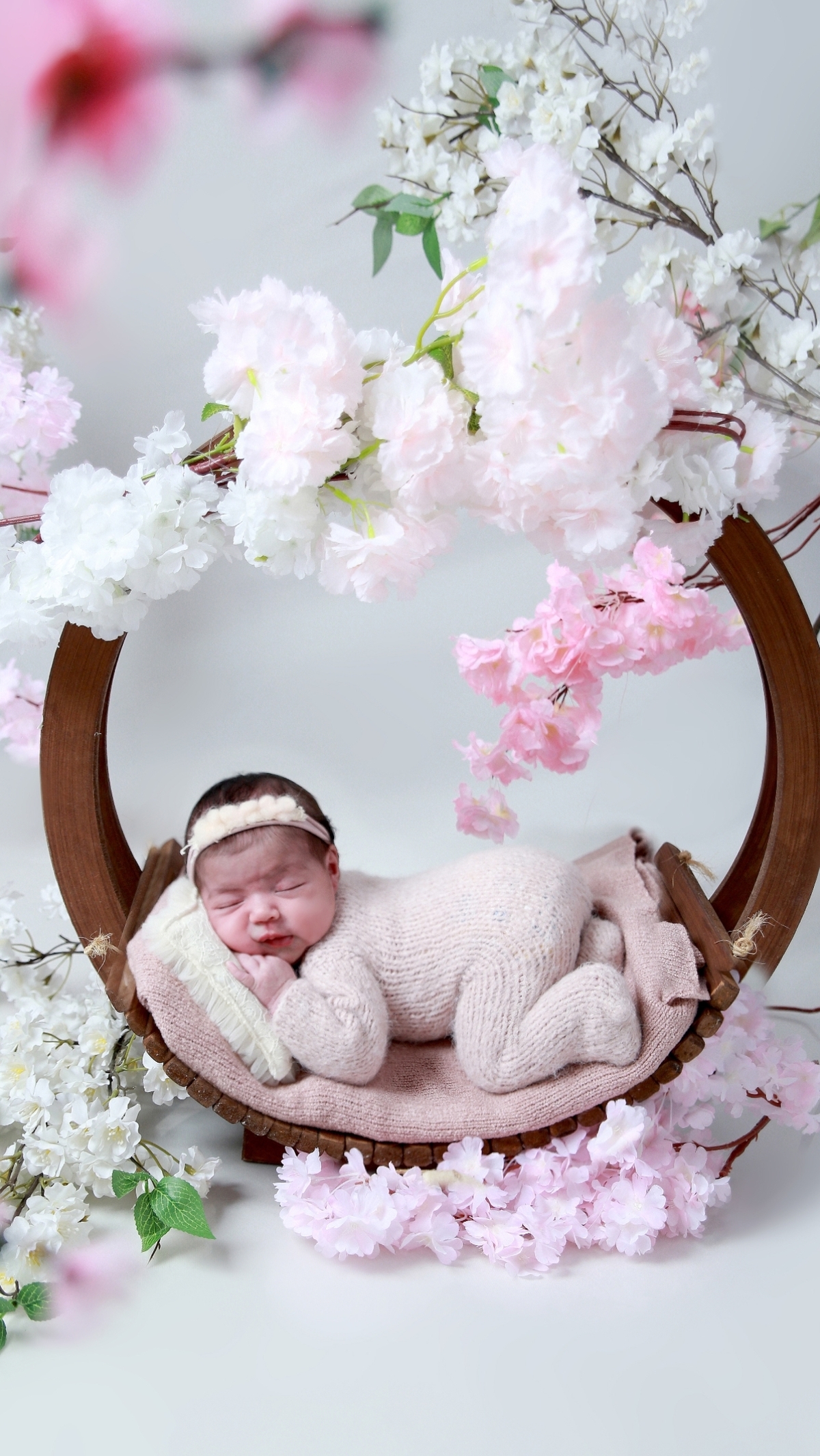 Ensaio de Newborn de menina em são Paulo, no arco florido.