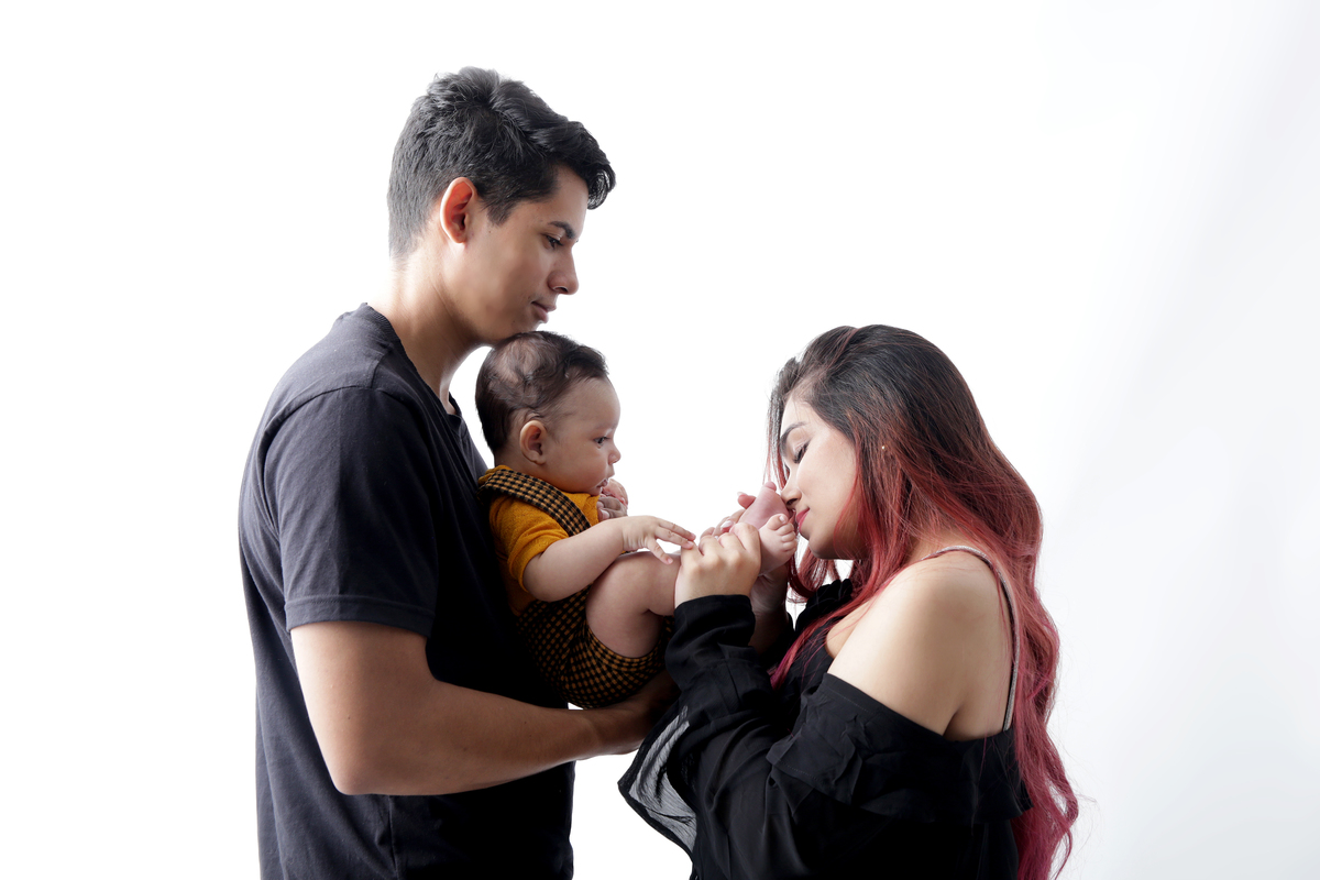Foto de família em estúdio.