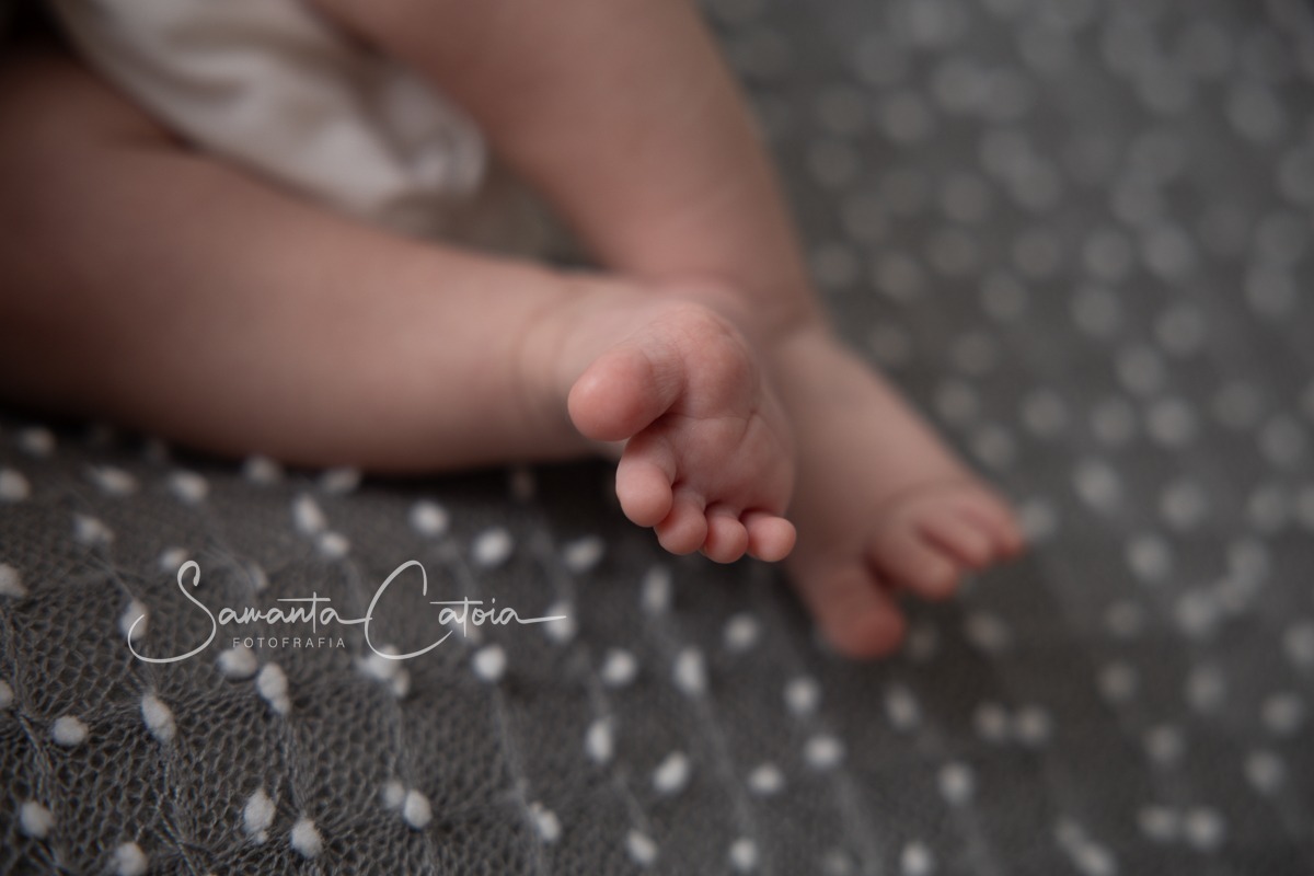 Foto de ensaio newborn bebê Maria Antônia realizada na cidade de Florianópolis em SC na casa da cliente