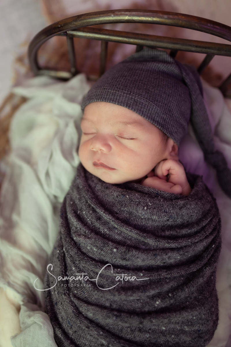 Baby Lorenzo fotografado com 9 dias, em estúdio, pela fotógrafa Samanta Catoia, e, Florianópolis, SC.
