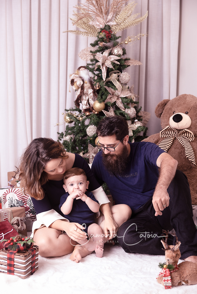 João e família numa linda sessão natalina, realizada em estúdio fotográfico pela fotógrafa Samanta Catoia em Florianópolis - SC.

