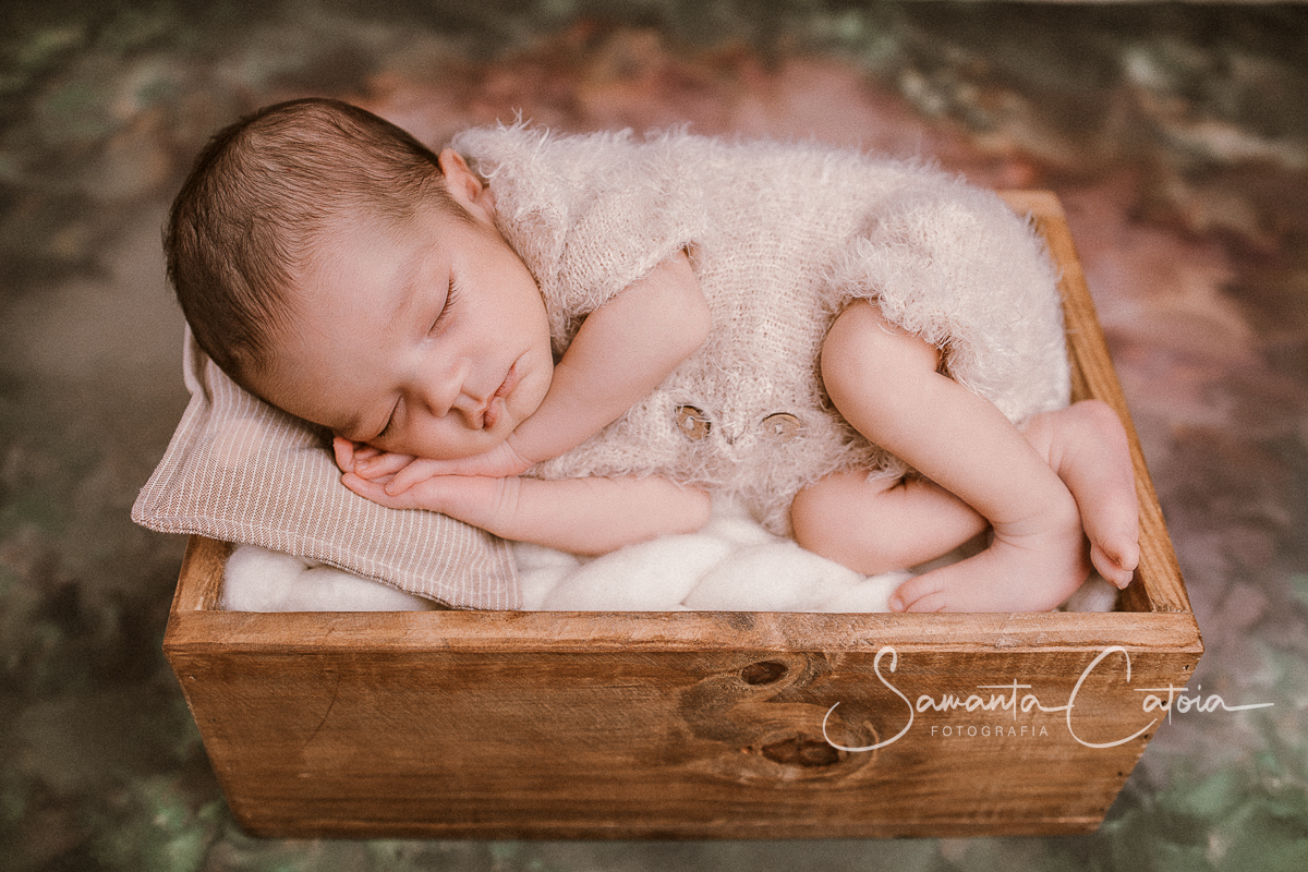 Newborn Theo Ravi com 16 dias de vida, fotógrafa Samanta Catoia, ensaio em estúdio em balneário - Florianópolis-SC