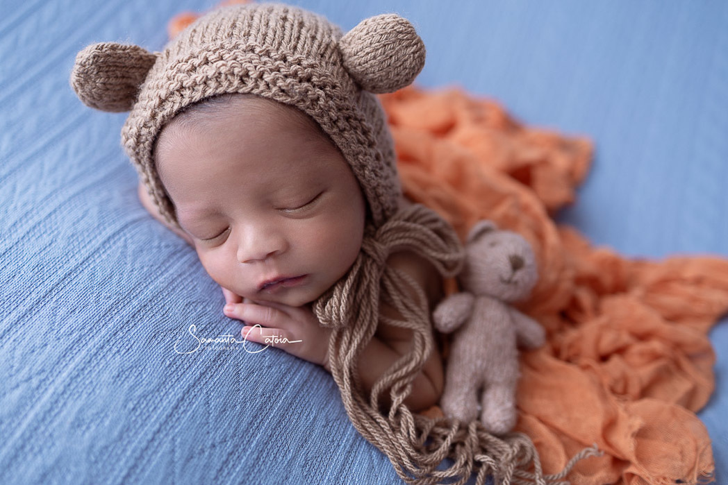 Newborn Heitor com 9 dias de vida, foto de Samanta Catoia em sessao no estudio newborn em Florianopolis
