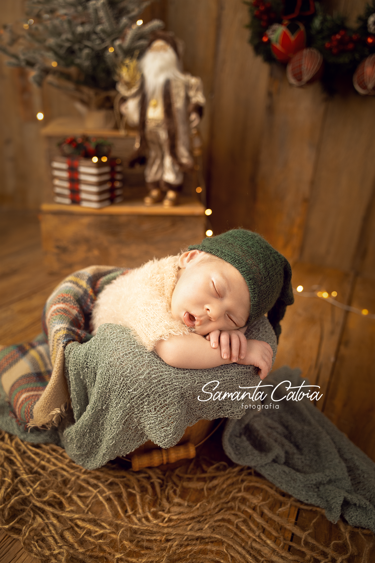 Miguel com dias de vida em sessão fotográfica de Natal, registrado pela Samanta Catoia em seu estúdio em Florianópolis