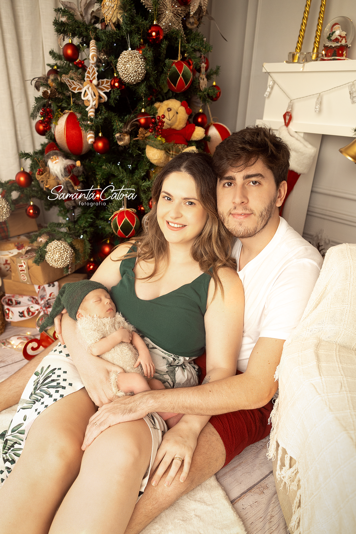 Nathália, Pedro e baby Miguel em sessão de Natal, registrados pela fotógrafa Samanta Catoia
