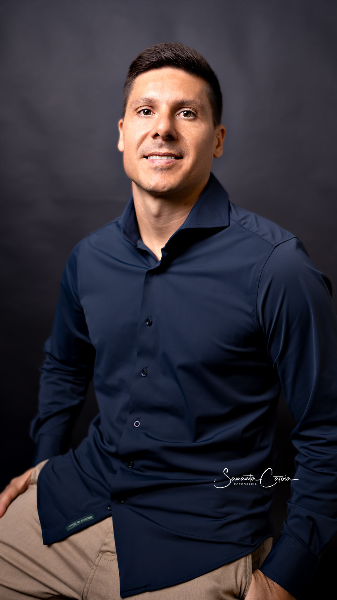 Ensaio Corporativo do contador Deivid realizado no estúdio Catoia em Florianópolis pela fotógrafa Samanta Catoia