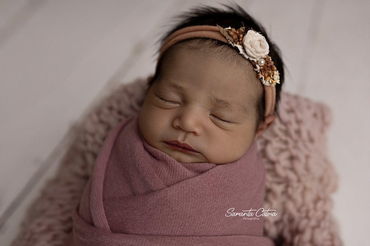 Newborn Aurora pelas lentes da fotógrafa especialista Samanta Catoia - Florianópolis