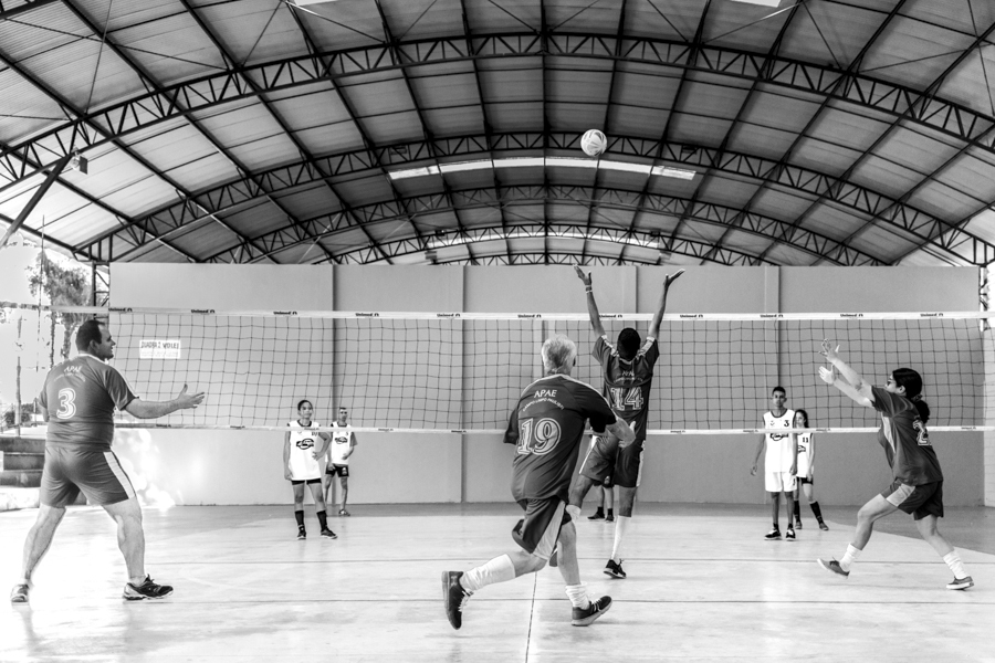 Times durante partida de vôlei na cidade de Franca