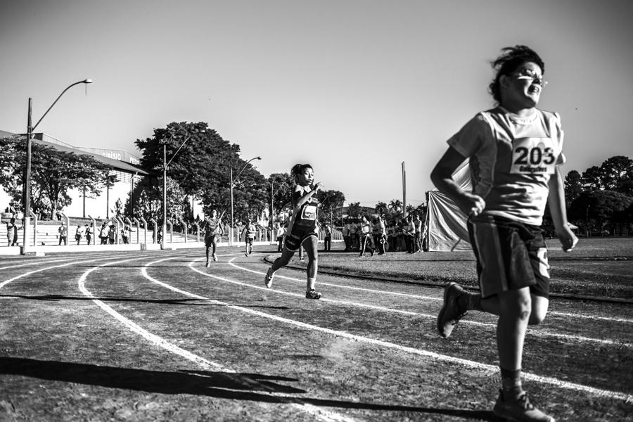 Mulheres participando de corrida olímpica