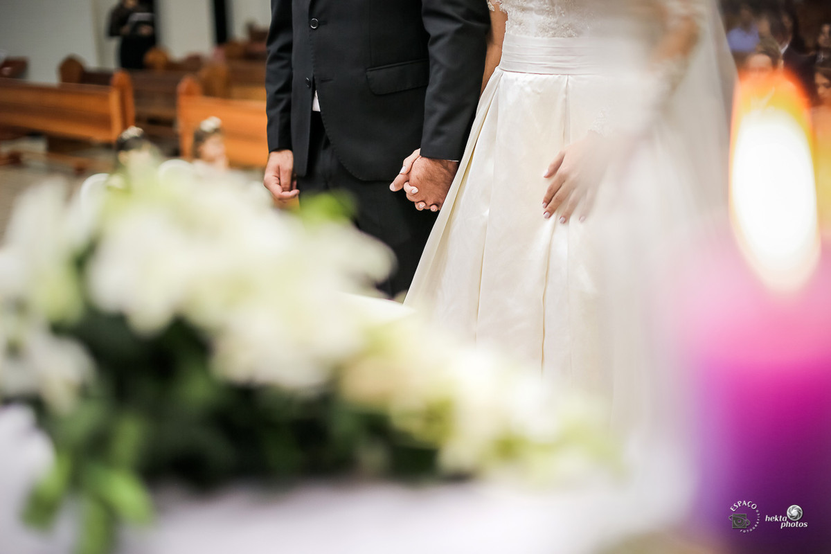 Cerimônia de casamento - vestido Fernando Peixoto, acessórios Gabriela Tannus, Make-up Rodrigo Lopes e Buque Inê Carvalho