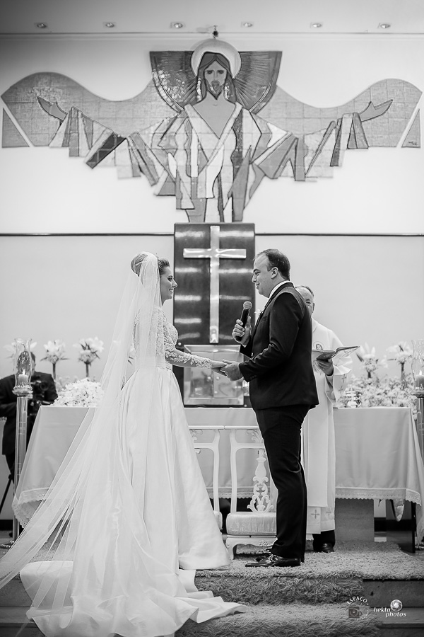 Cerimônia de casamento - vestido Fernando Peixoto, acessórios Gabriela Tannus, Make-up Rodrigo Lopes e Buque Inê Carvalho