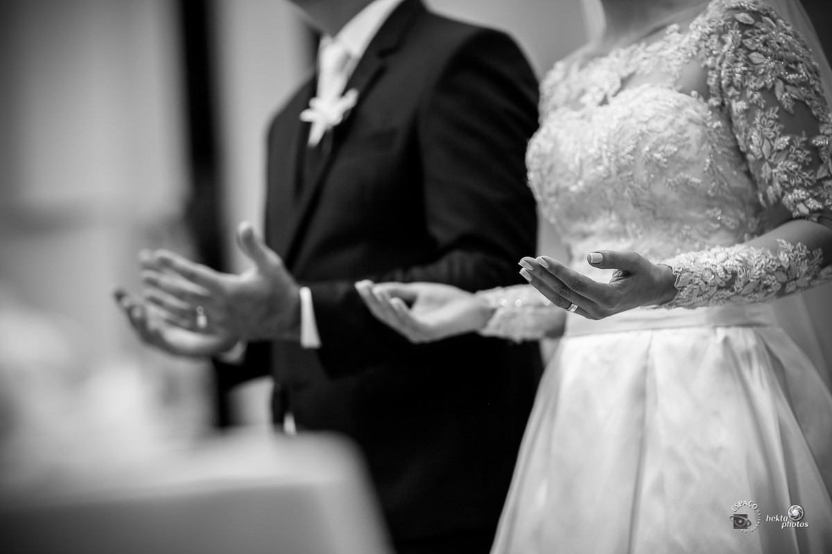 Cerimônia de casamento - vestido Fernando Peixoto, acessórios Gabriela Tannus, Make-up Rodrigo Lopes e Buque Inê Carvalho