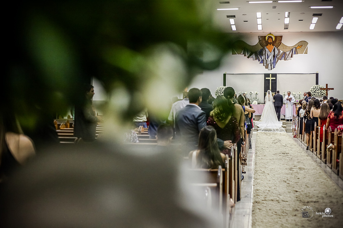 Cerimônia de casamento - vestido Fernando Peixoto, acessórios Gabriela Tannus, Make-up Rodrigo Lopes e Buque Inê Carvalho