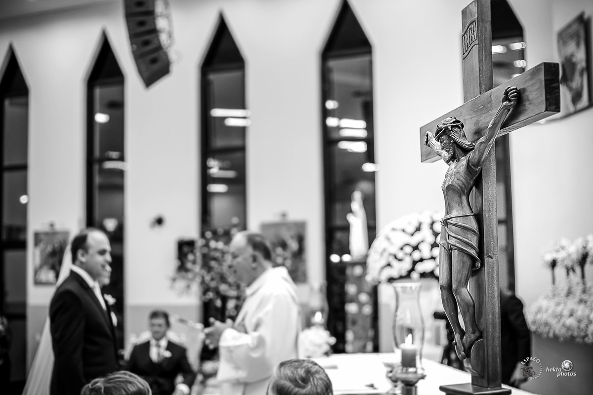 Cerimônia de casamento - vestido Fernando Peixoto, acessórios Gabriela Tannus, Make-up Rodrigo Lopes e Buque Inê Carvalho