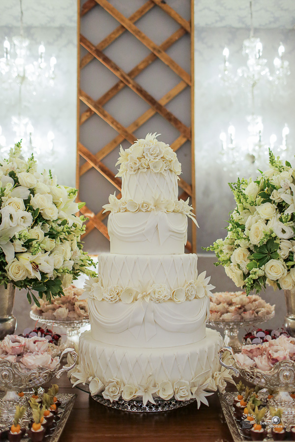 Mesa de bolo assinada por Vanille Festas - fotografia de casamento goiania
