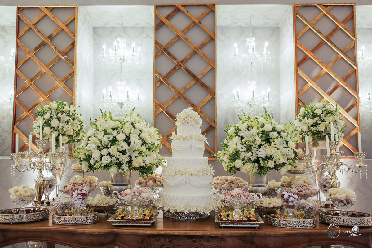 Mesa de bolo assinada por Vanille Festas - fotografia de casamento goiania