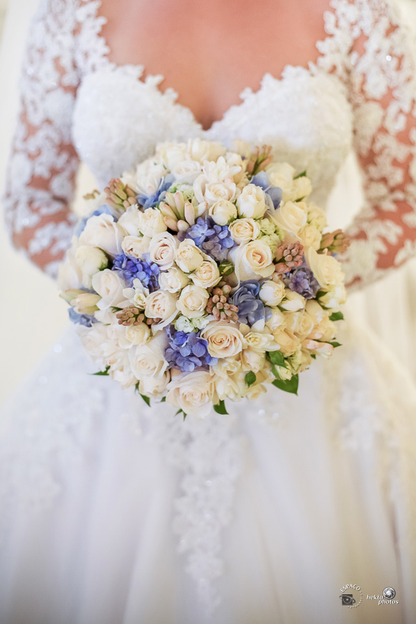 VESTIDO DA NOIVA - Cristiano Bernardes Freires - Fotografia de casamento goiania - Espaço Fotográfico - Buque e coroa - Cida Flores