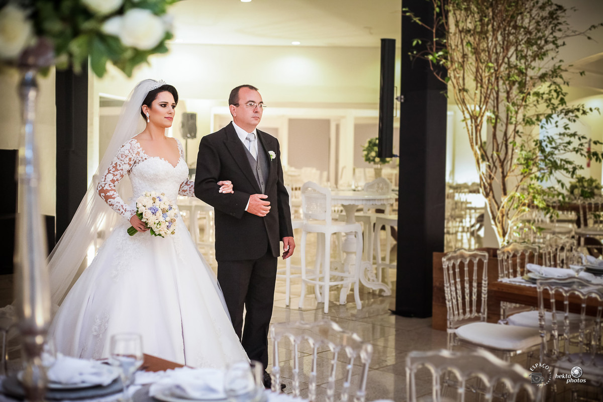 Entrada da noiva - fotografia de casamento Goiania