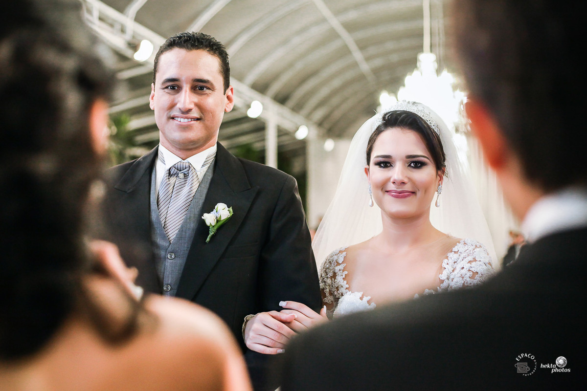 Noiva Chorando - Entrada da noiva - fotografia de casamento Goiania