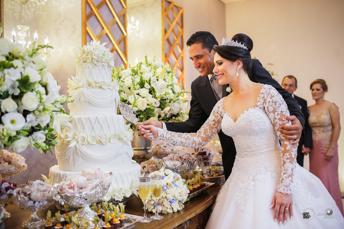 Corte do bolo - festa de casamento
