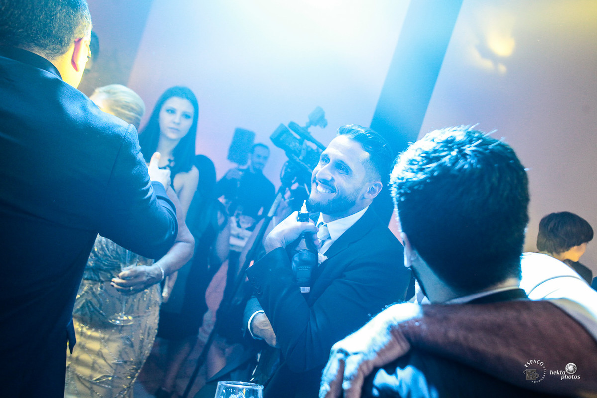 Noivo jogando o wisque