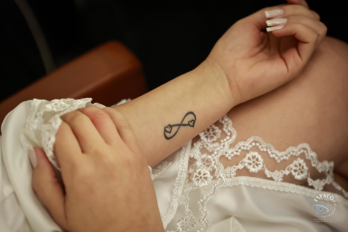 making of Daiana Vaz detalhe tatuagem do casal