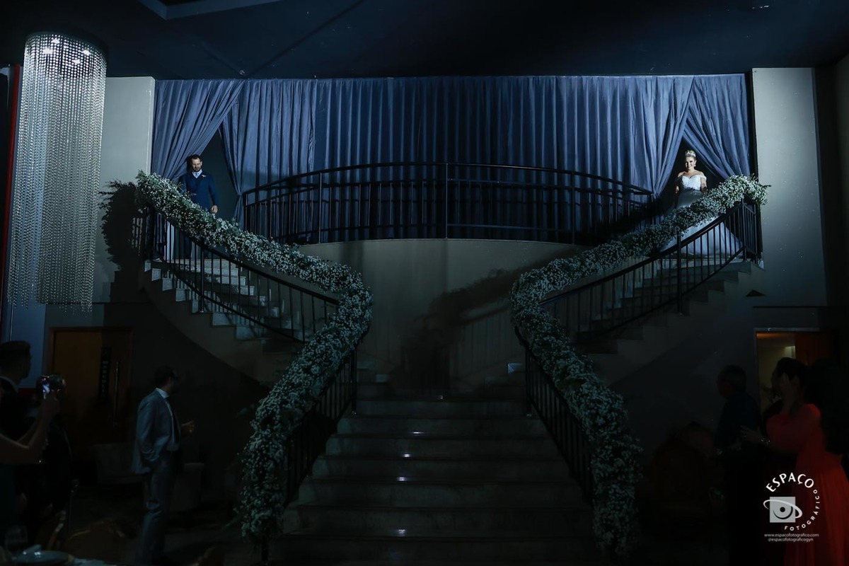 Entrada dos noivos na festa JL Eventos