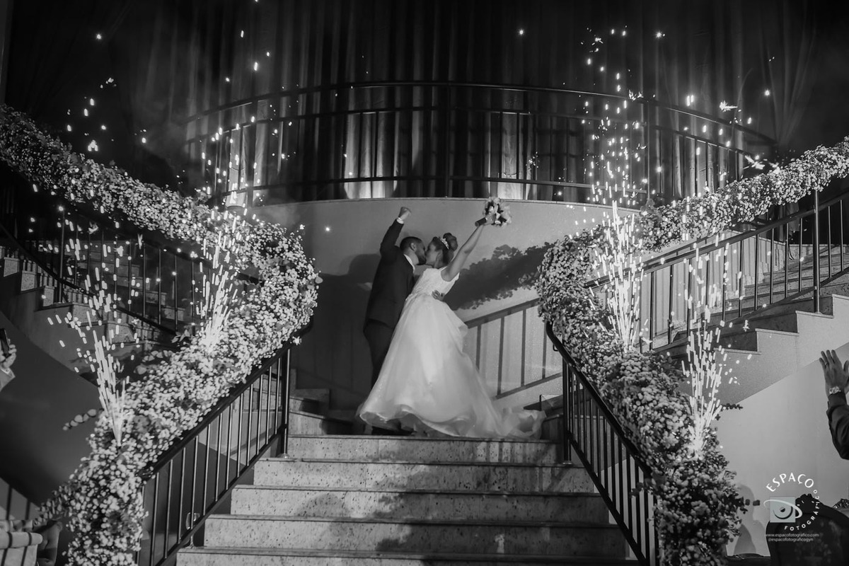 Entrada dos noivos na festa JL Eventos