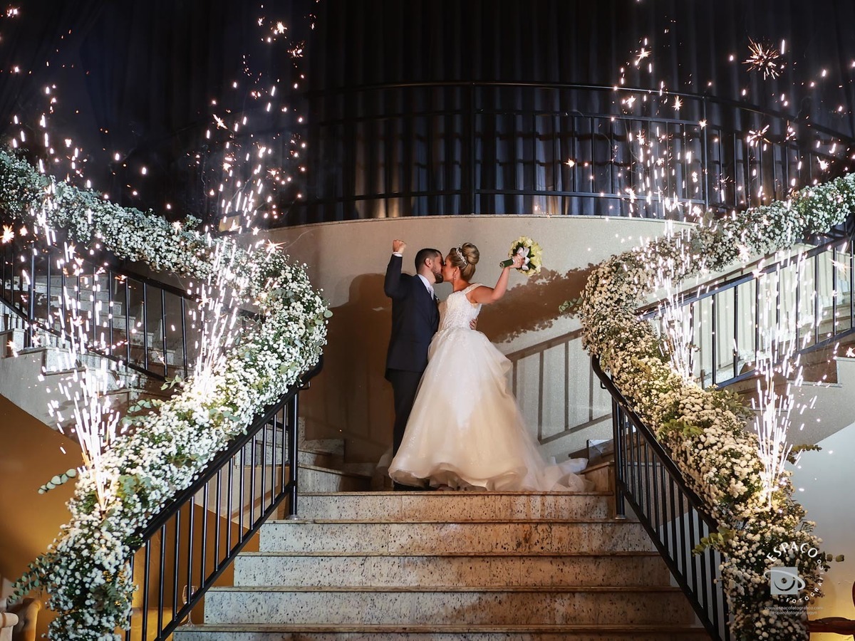 Entrada dos noivos na festa JL Eventos