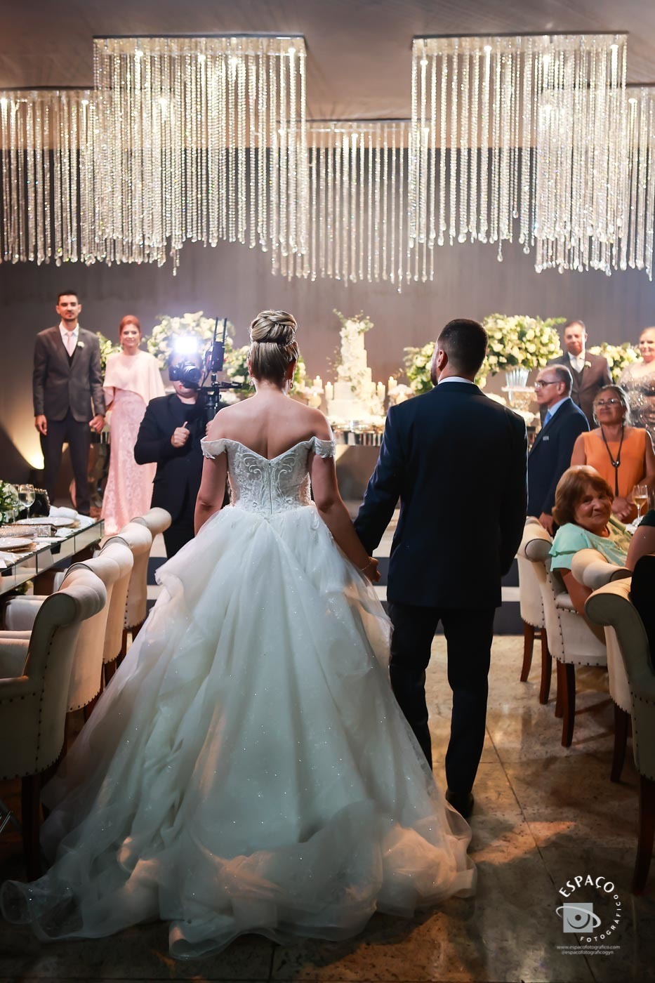 Entrada dos noivos na festa JL Eventos