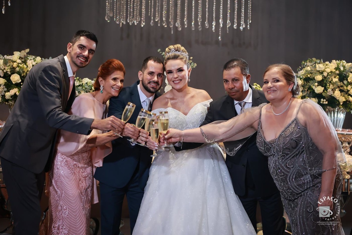 Brinde noivos com os pais no JL Eventos