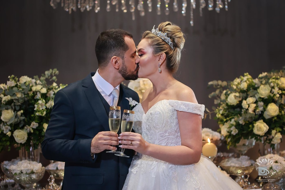 Brinde noivos no JL Eventos