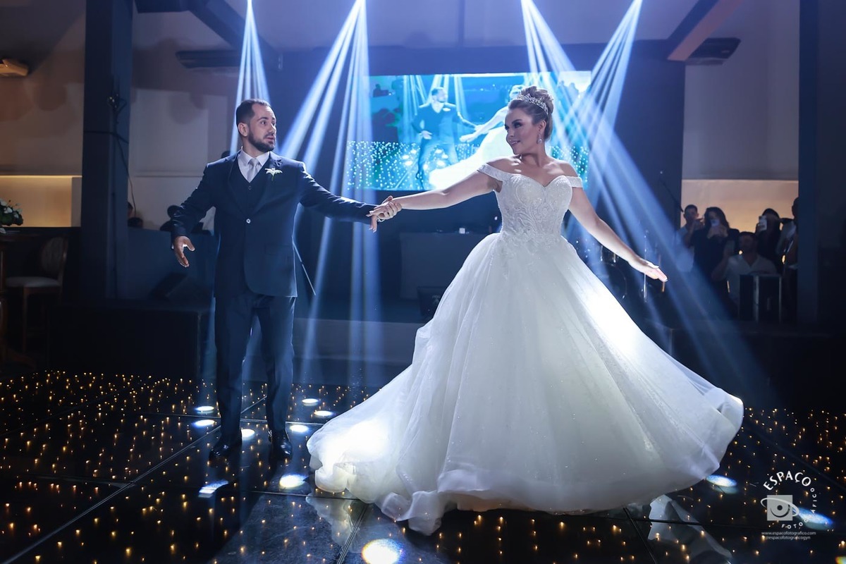 Dança do casal no JL Eventos