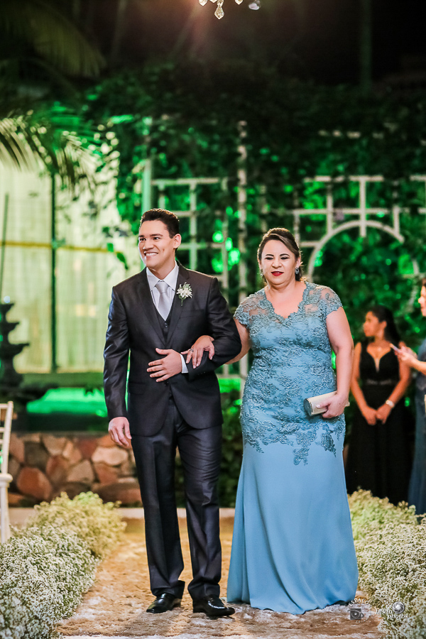 Entrada do noivo ao som do Grupo Ressoar