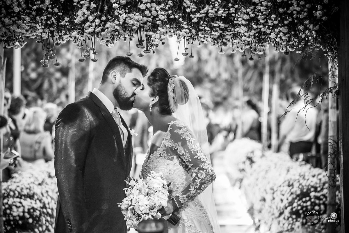 emoção - mansao cristal - fotografia espaço fotográfico goiania setor nova suiça - fotografo de casamento - fotojornalismo - Beijo