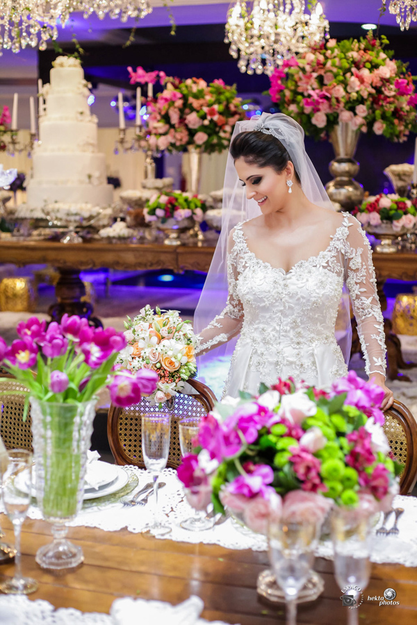 emoção - mansao cristal - fotografia espaço fotográfico goiania setor nova suiça - fotografo de casamento - fotojornalismo - Noiva linda mesa de bolo